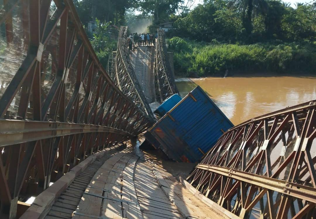 Ituri : nouvel effondrement du pont Ituri 2 sur la RN44, la société civile dénonce des travaux défectueux nouvel effondrement du pont Ituri 2 sur la RN44, la société civile dénonce des travaux défectueux