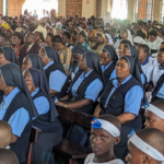 quatre religieuses consacrent leur vie à Dieu lors d’une célébration présidée par Mgr Maroy
