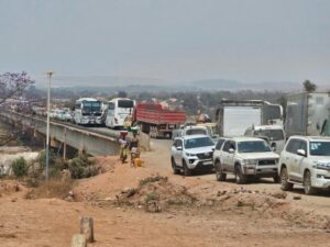 quatre morts dans une collision entre un véhicule Hiace et un camion à Kawama