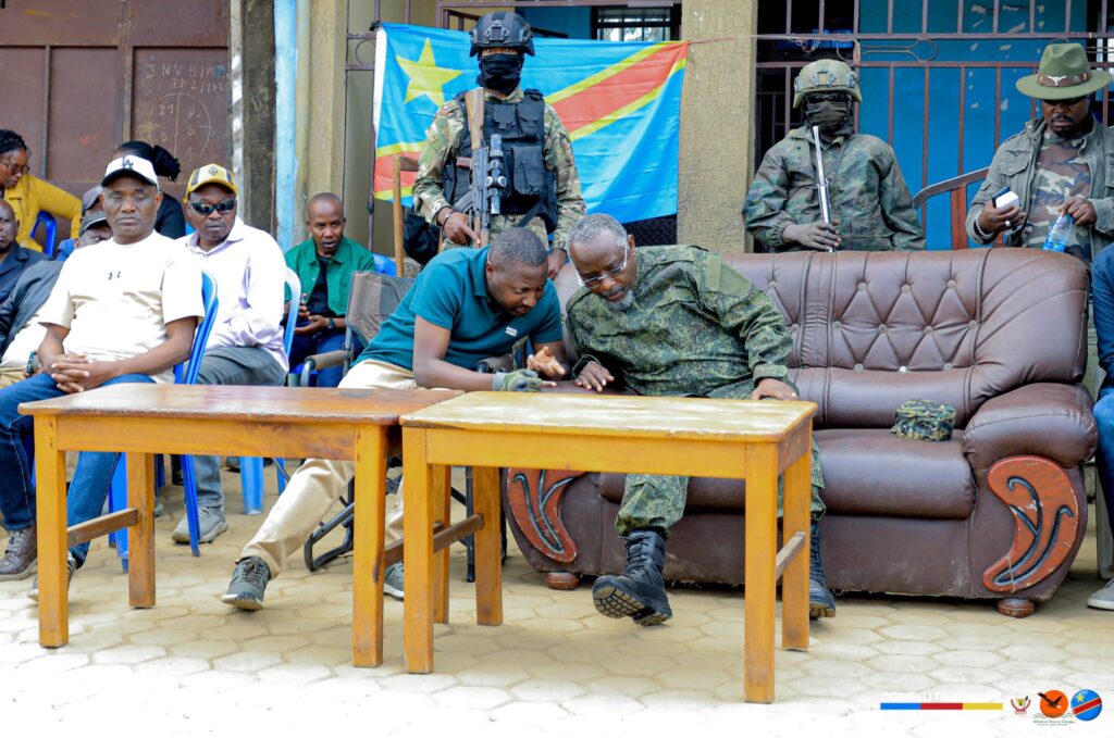 Le gouverneur du Nord-Kivu, Bahati Musanga Erasto, s’est rendu à Nyabibwe, dans le territoire de Kalehe, au Sud-Kivu. Il y a rencontré son homologue du Sud-Kivu, Patrick Busu Bwa Ngwi.