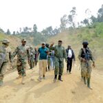 Le gouverneur du Nord-Kivu, Bahati Musanga Erasto, s’est rendu à Nyabibwe, dans le territoire de Kalehe, au Sud-Kivu. Il y a rencontré son homologue du Sud-Kivu, Patrick Busu Bwa Ngwi.