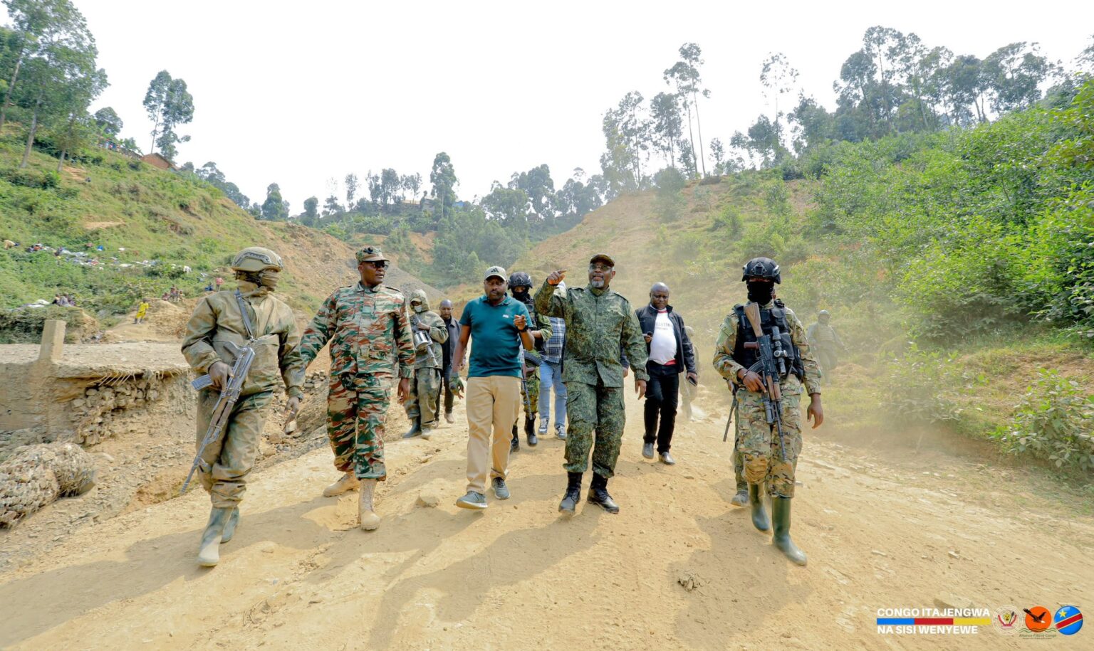 Kalehe : une mission d’itinérance des gouverneurs du Nord et du Sud-Kivu Le gouverneur du Nord-Kivu, Bahati Musanga Erasto, s’est rendu à Nyabibwe, dans le territoire de Kalehe, au Sud-Kivu. Il y a rencontré son homologue du Sud-Kivu, Patrick Busu Bwa Ngwi.