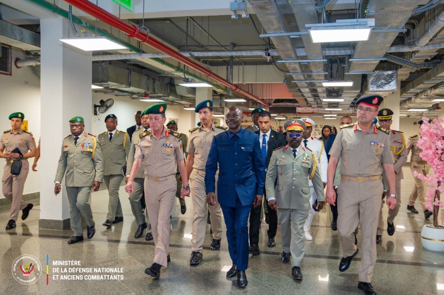 RDC : le ministre de la Défense visite l’académie militaire égyptienne pour renforcer la formation des FARDC le ministre de la Défense visite l’académie militaire égyptienne pour renforcer la formation des FARDC