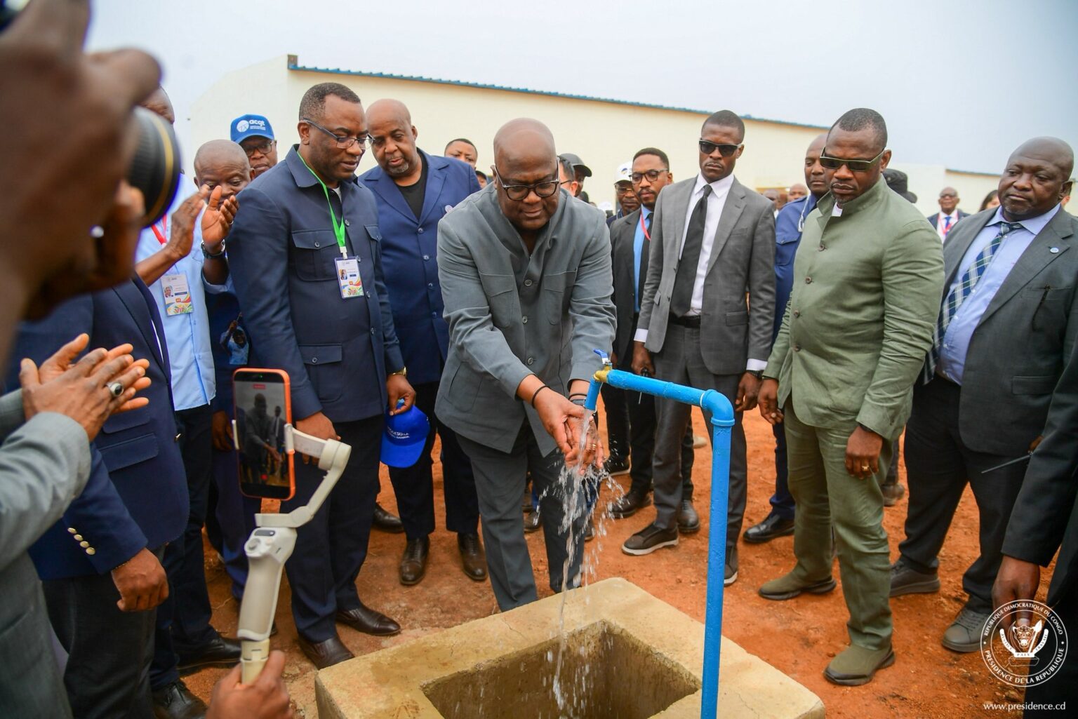 RDC : Tshisekedi inaugure l’usine d’eau potable de Lovoy à Kamina Tshisekedi inaugure l’usine d’eau potable de Lovoy à Kamina
