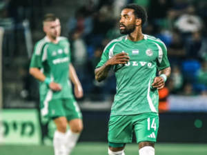 Mercato : Le défenseur congolais Vital Nsimba prolonge son aventure avec Clermont Foot Le défenseur congolais Vital Nsimba prolonge son aventure avec Clermont Foot