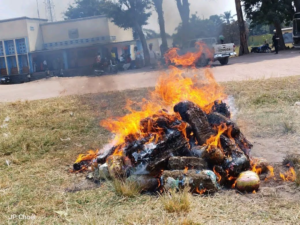 Retards de salaires : les hygiénistes du CTE de Bunia paralysent une partie de la riposte contre Ebola les hygiénistes du CTE de Bunia paralysent une partie de la riposte contre Ebola