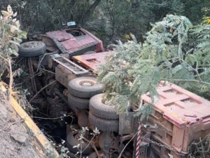 Lualaba : un camion transportant de l’acide se renverse dans la rivière Dipeta, une pollution redoutée à Fungurume un camion transportant de l’acide se renverse dans la rivière Dipeta, une pollution redoutée à Fungurume