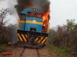 Haut-Lomami : une locomotive de la SNCC détruite par un incendie près de Kamina une locomotive de la SNCC détruite par un incendie près de Kamina