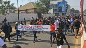 Lubumbashi : les commerçants du marché Mzée maintiennent la pression contre sa modernisation Lubumbashi : Les commerçants du marché Mzée contestent le calendrier de modernisation