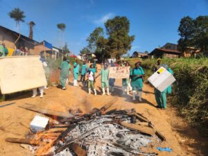 Le personnel de la riposte au Centre de Traitement Ebola (CTE) de Nizi