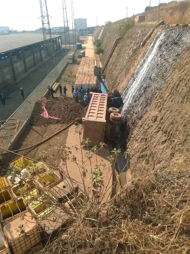 Likasi : un mort après la chute d’un camion Howo dans une entreprise minière un mort après la chute d’un camion Howo dans une entreprise minière