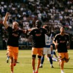 Jorthy Mokio décisif, l’Ajax file au prochain tour