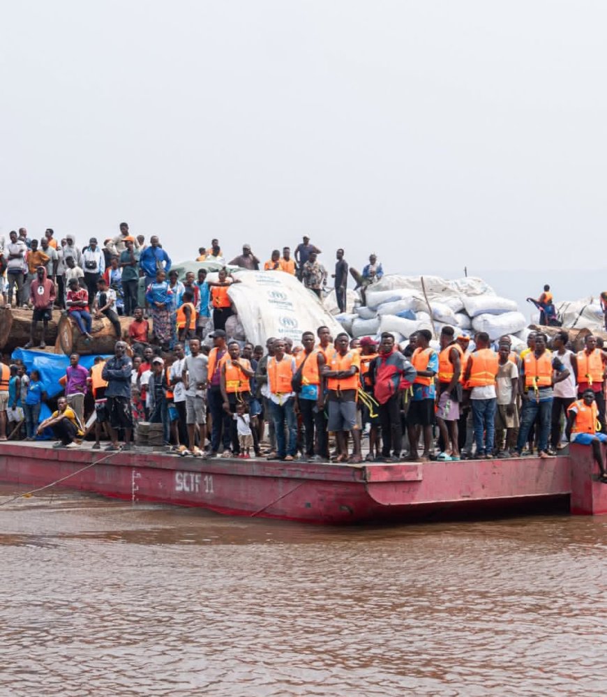 Ebola : un bateau maintenu à l’écart de Kinshasa après un cas suspect en Mongala Un bateau maintenu à l’écart de Kinshasa après un cas suspect en Mongala