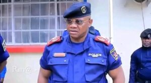 Lubumbashi : le général Blaise Kilimbalimba ordonne le démantèlement des barrières illicites le général Blaise Kilimbalimba ordonne le démantèlement des barrières illicites