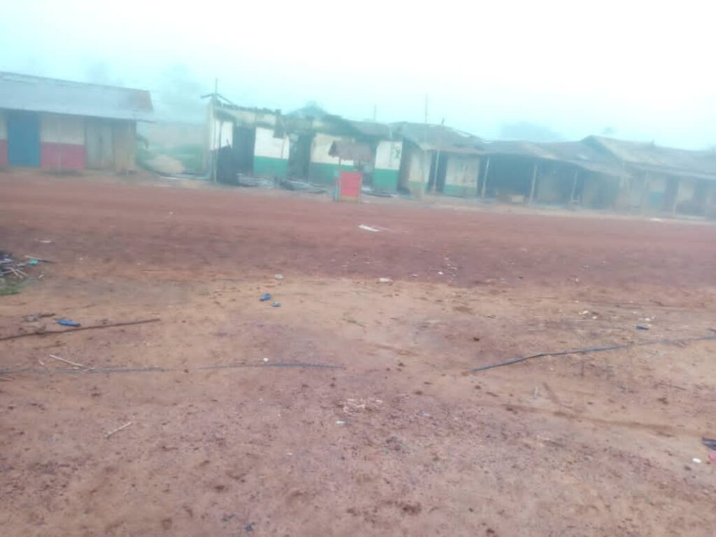 Ituri : deux morts et quatre commerces incendiés lors d’une incursion à Bandisende deux morts et quatre commerces incendiés lors d’une incursion à Bandisende