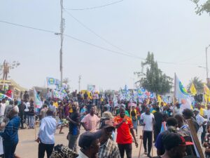 l’opposition descend dans la rue pour défendre la Constitution
