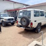 la FAO remet deux Land Cruiser neuves à Gorilla Doctors