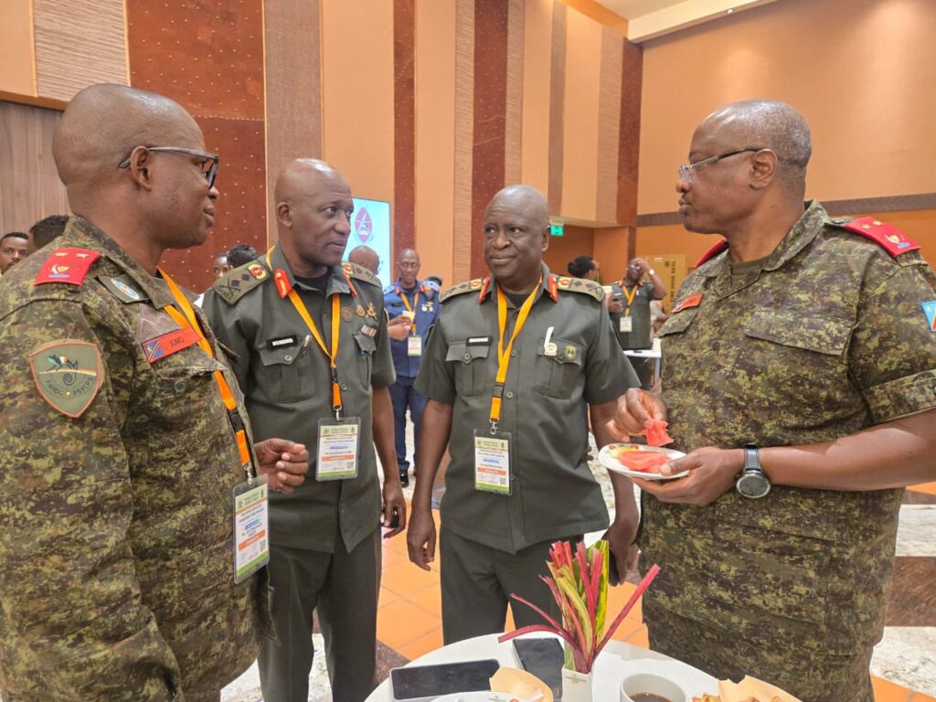 les gouverneurs Somo Kakule et Gaby Kasongo en mission à Kampala pour les lacs Albert et Édouard