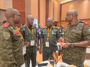 les gouverneurs Somo Kakule et Gaby Kasongo en mission à Kampala pour les lacs Albert et Édouard