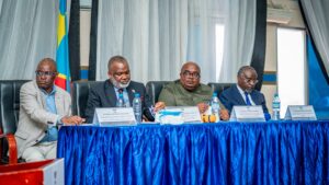 Corneille Nangaa et Bertrand Bisimwa échangent avec des cadres du FRN