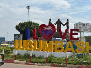 Lubumbashi : la mairie dément toute interdiction des discussions politiques aux arrêts de bus la mairie dément toute interdiction des discussions politiques aux arrêts de bus