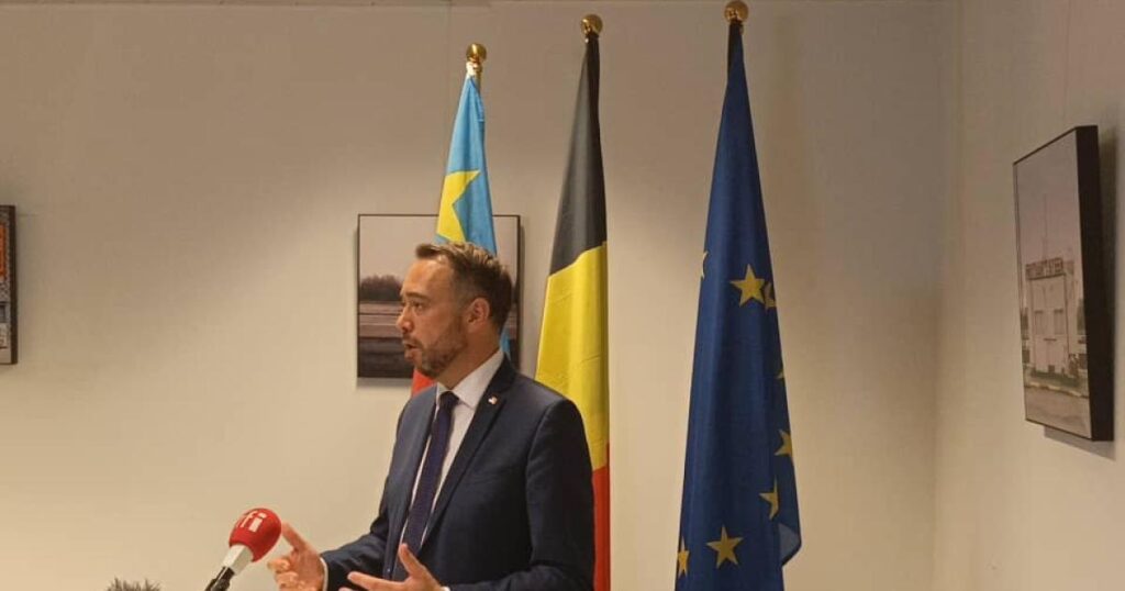 Bruxelles rejette tout lien entre les perquisitions et sa position diplomatique