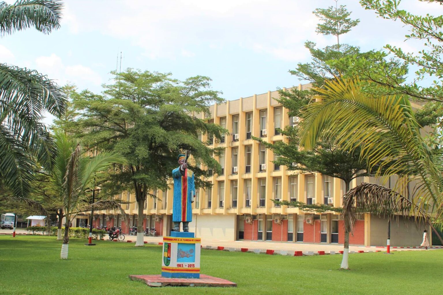 Ebola : l’Université de Kisangani suspend les stages cliniques en médecine pour 30 jours l’Université de Kisangani suspend les stages cliniques en médecine pour 30 jours