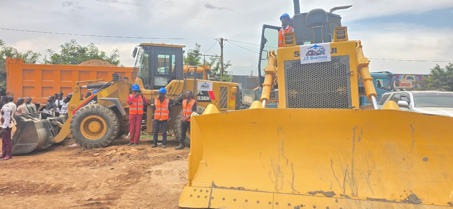 Beni : le gouverneur militaire lance les travaux d’asphaltage de 25 Km de voirie urbaine le gouverneur militaire lance les travaux d'asphaltage de 25 Km de voirie urbaine