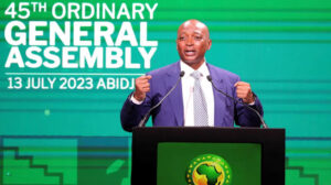 CAN 2027 : Motsepe maintient le cap en Afrique de l’Est Motsepe maintient le cap en Afrique de l’Est
