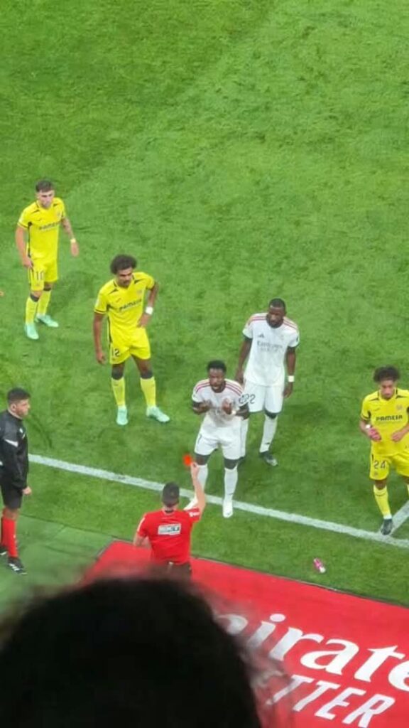 quatre matchs de suspension pour Vinícius Jr