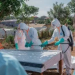 l’épidémie d’Ebola approche la barre de 5 000 décès.